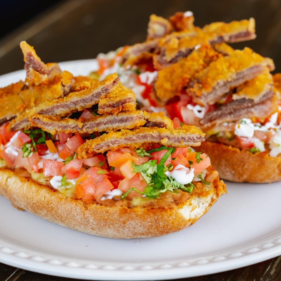 Molletes Con Milanesa