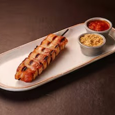 (Espetinho simples de frango com bacon 200g in natura com molho e farinha)
