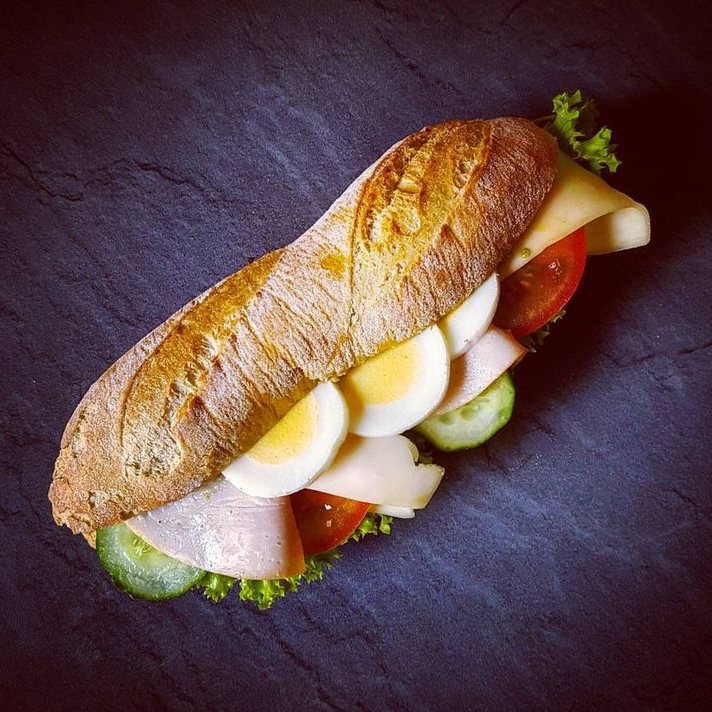 Baguette Huevo Cocido y Jamón de Pierna de Pavo