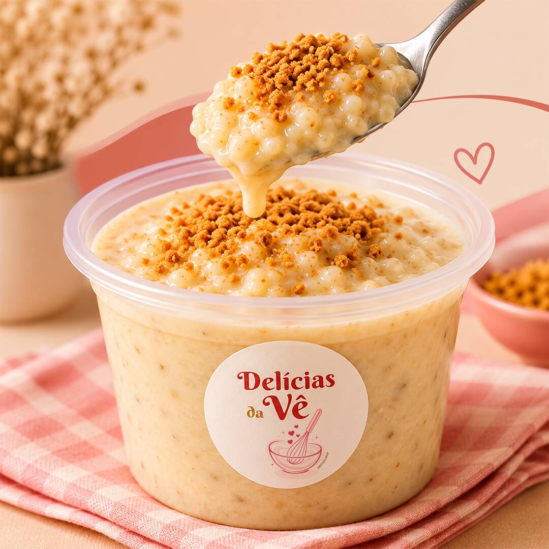 Canjica Cremosa 4 Leites com Paçoca, preparada artesanalmente com uma combinação especial de quatro leites e coco ralado, finalizada com paçoca. Cremosa, saborosa e feita no dia. 500g - serve de 2 a 3 pessoas.