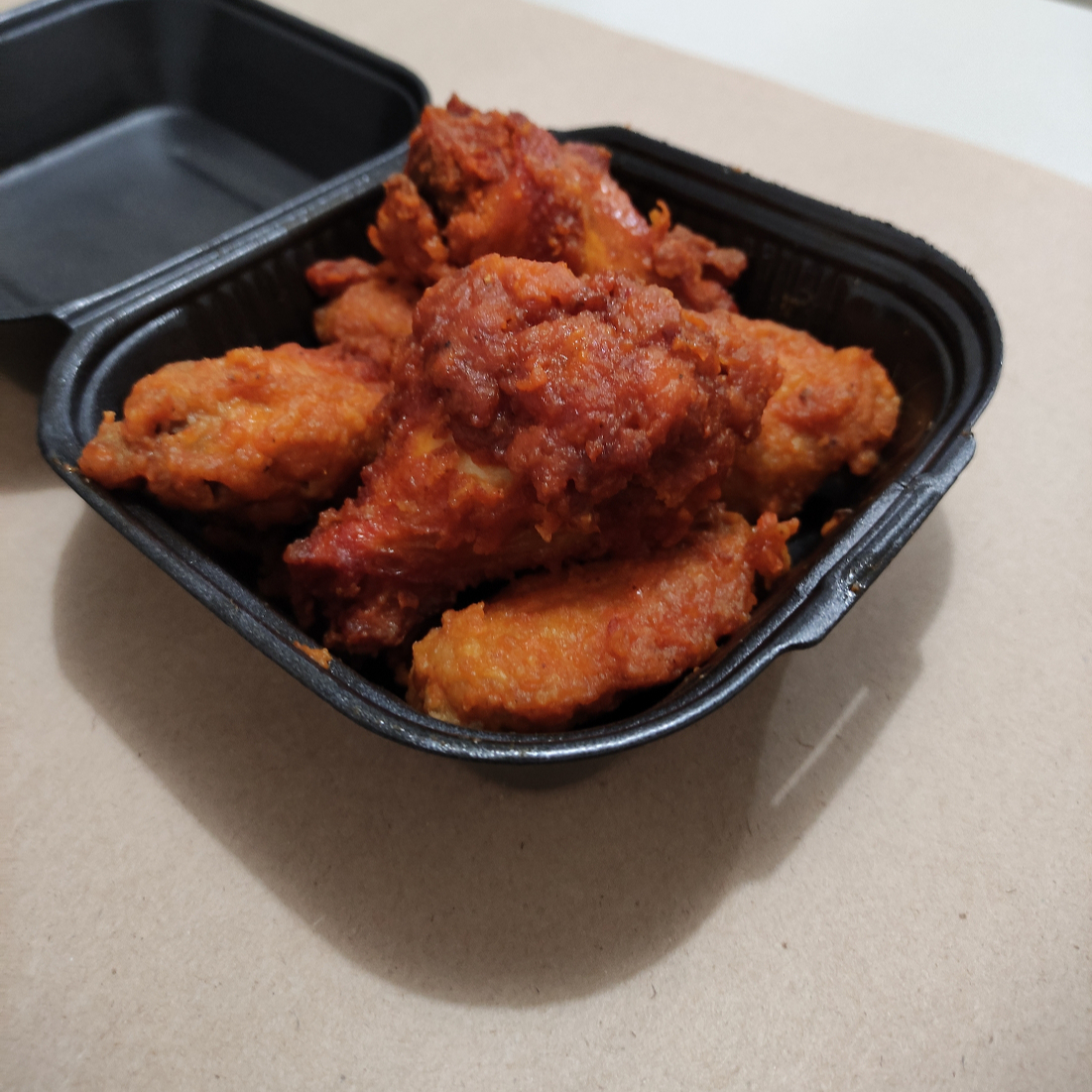 Alitas Pa’ Mí y papas