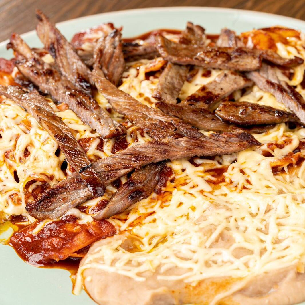 Chilaquiles con Bistec