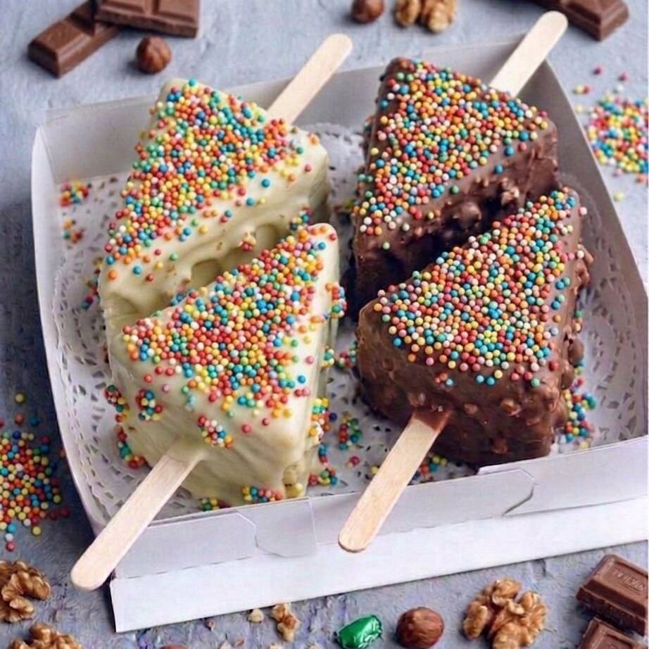 Paleta de Cheesecake con Granillo de Colores