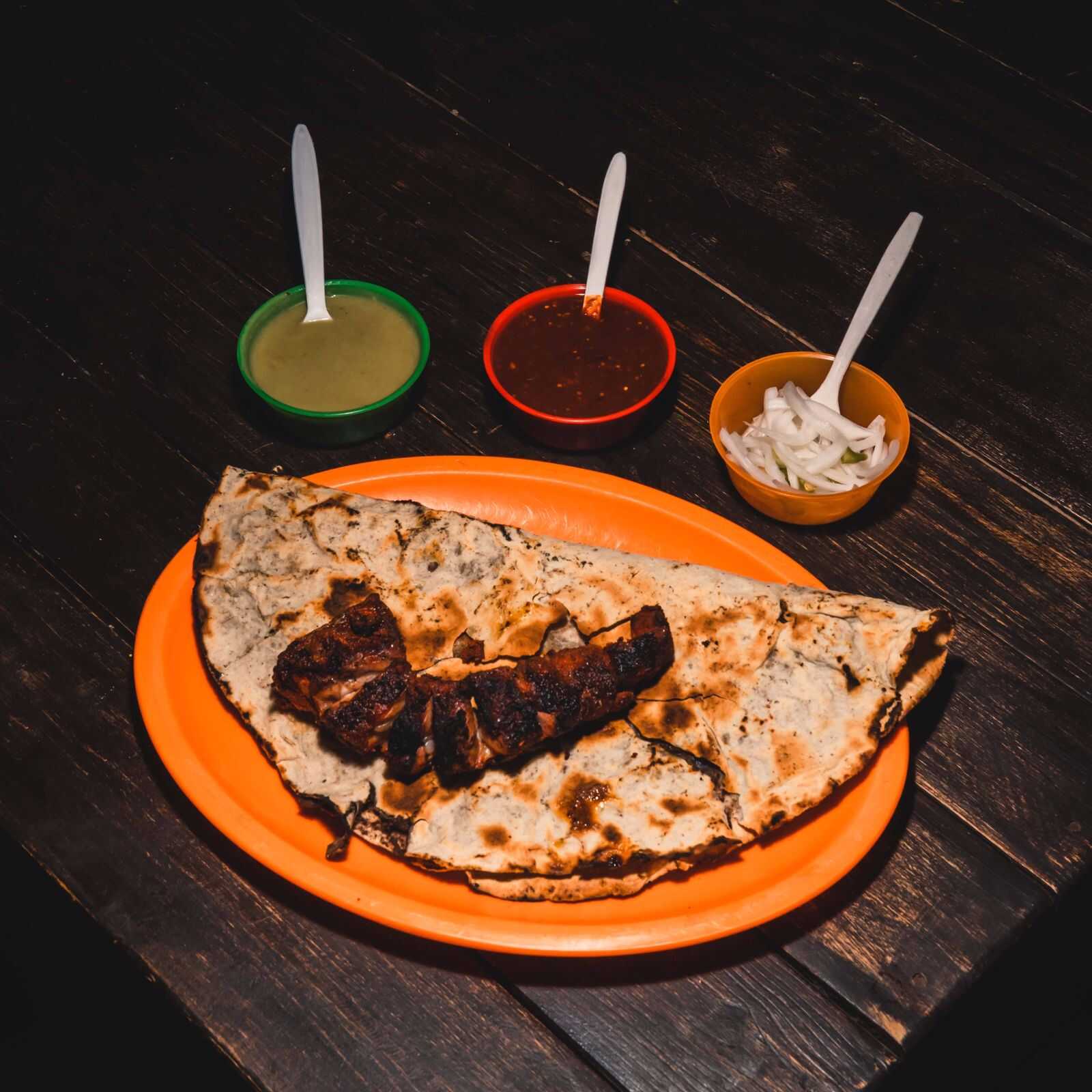 Tlayuda con Costilla