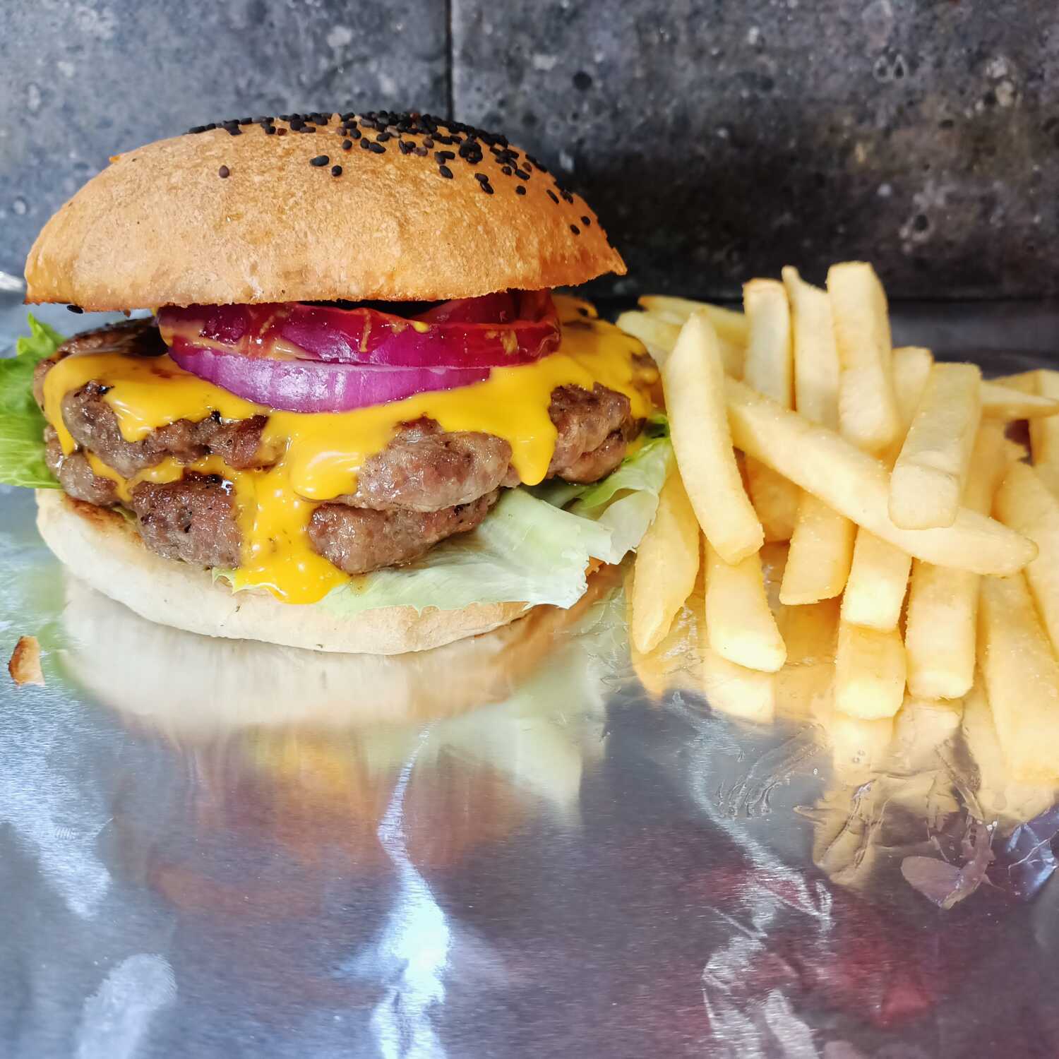 Clasica Burger (150 gr.) Con Papas