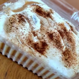 Canela, nata, doce de banana caseiro e bolacha maizena. 200g