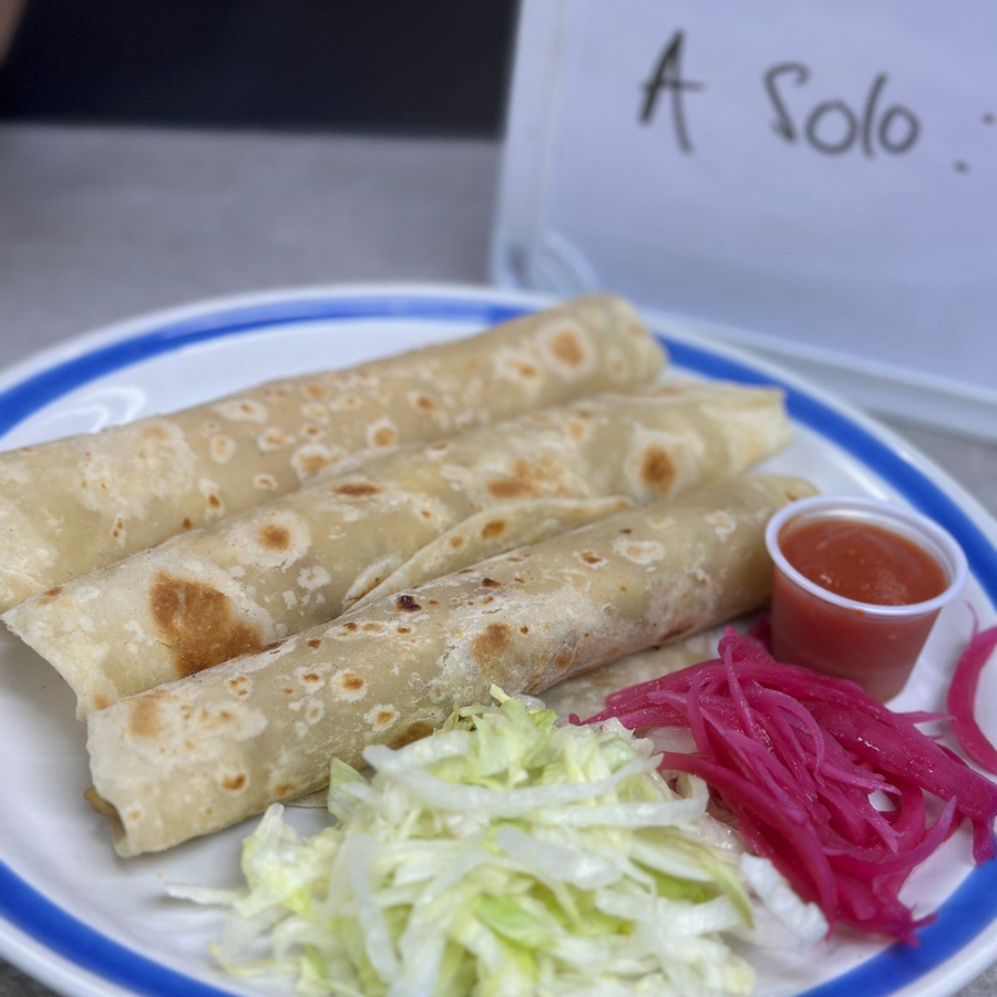 Pa’l Hambre: 3 Tacos o Burritos a Elegir