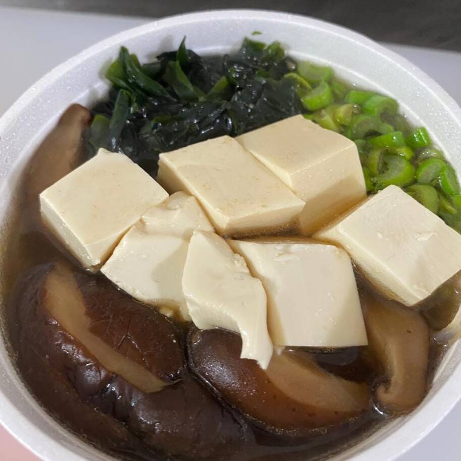 SOPA MISO SHIRO ( TOFU Y SHIITAKE)