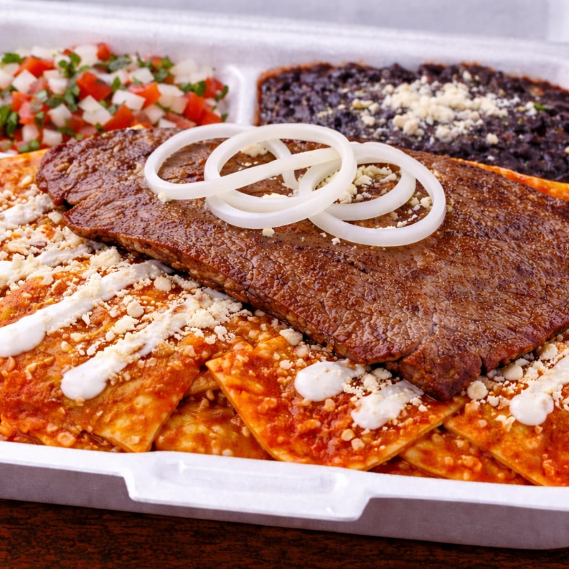 CHILAQUILES ROJOS CON CECINA