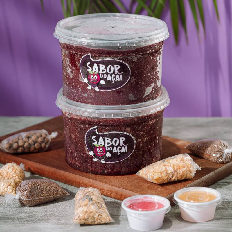 São Dois potes de 1 litro com 5 complementos e 2 calda em cada. Açaí no volume máximo pra quem quer matar a vontade sem dó! Aproveite essa explosão de sabor em dobro!