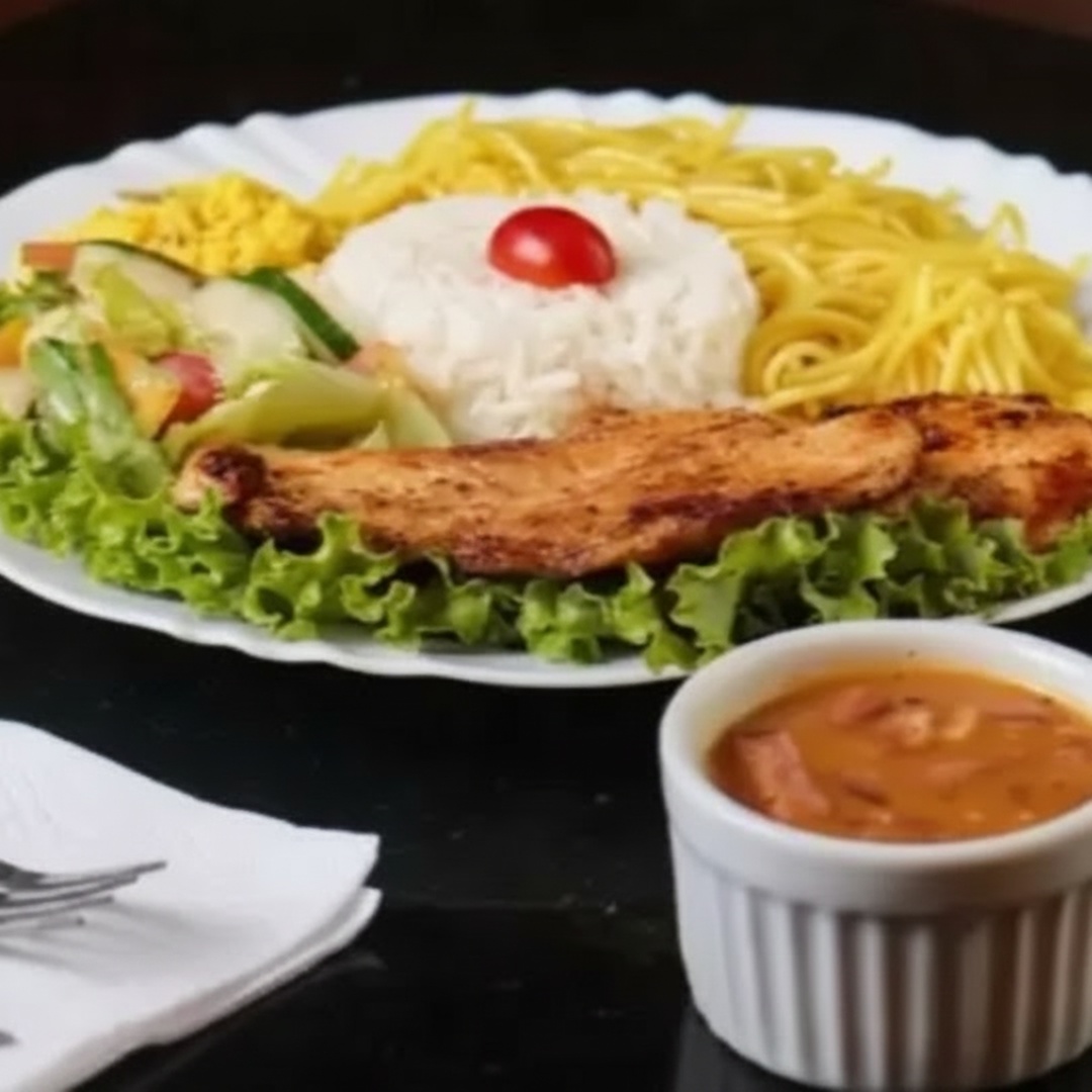 Acompanhamentos: Feijão, arroz, macarrão, salada e farofa.