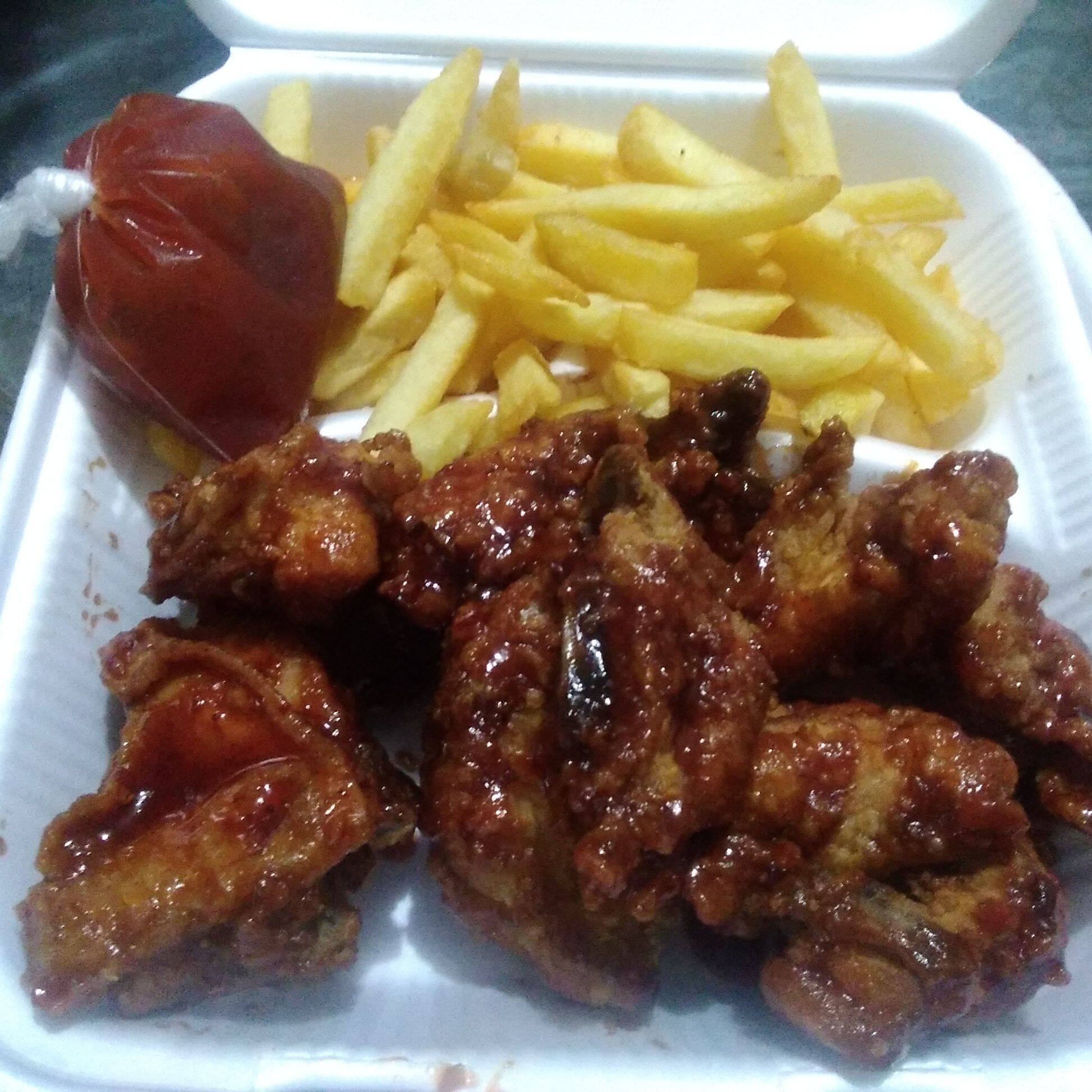 Puntas de pollo BBQ.