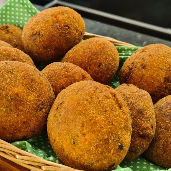 Baldinho com 8 discos de calabresa com requeijão + 1 refrigerante 200 ml