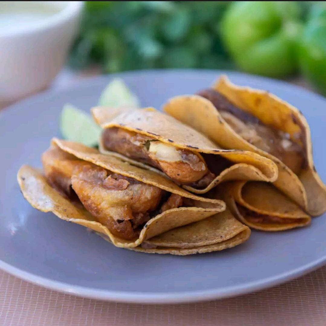Taco de Chile Relleno de Queso
