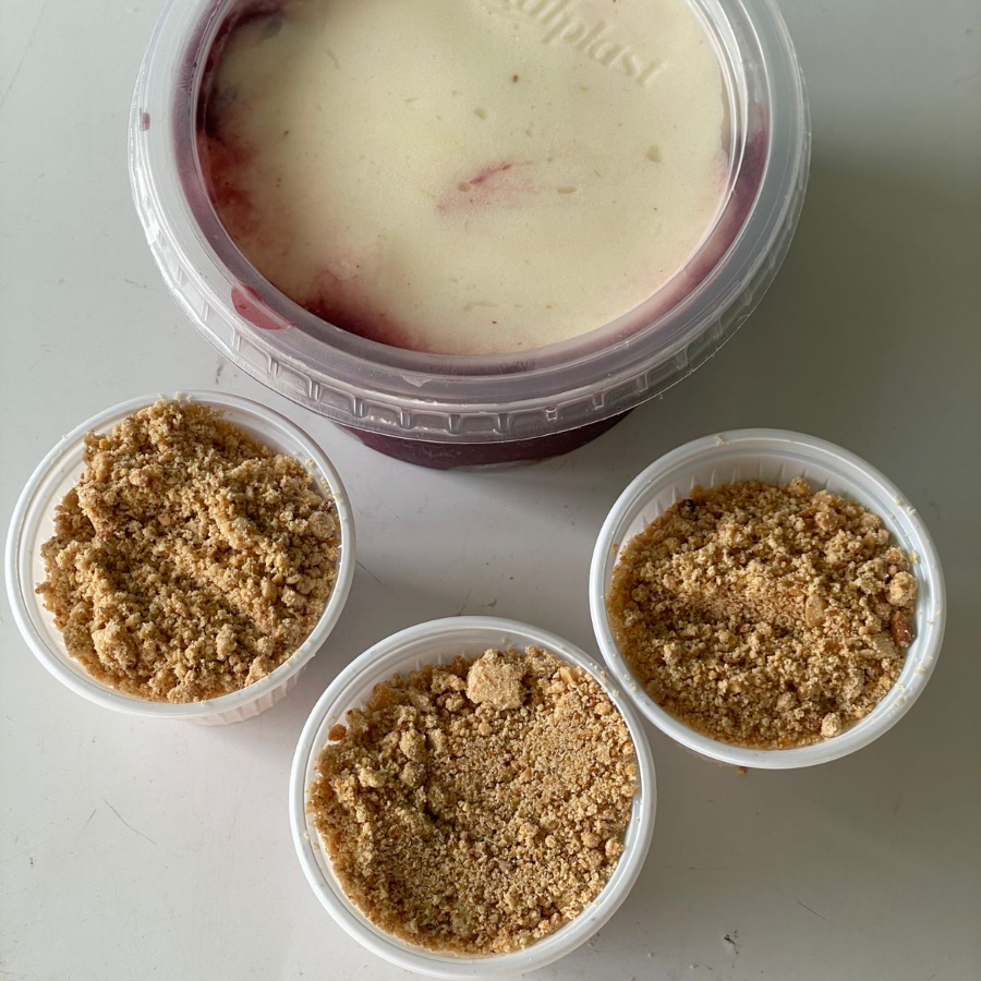 Tigela de Açaí de 360, personalizável com três itens à sua escolha, complementado com dois deliciosos cremes.