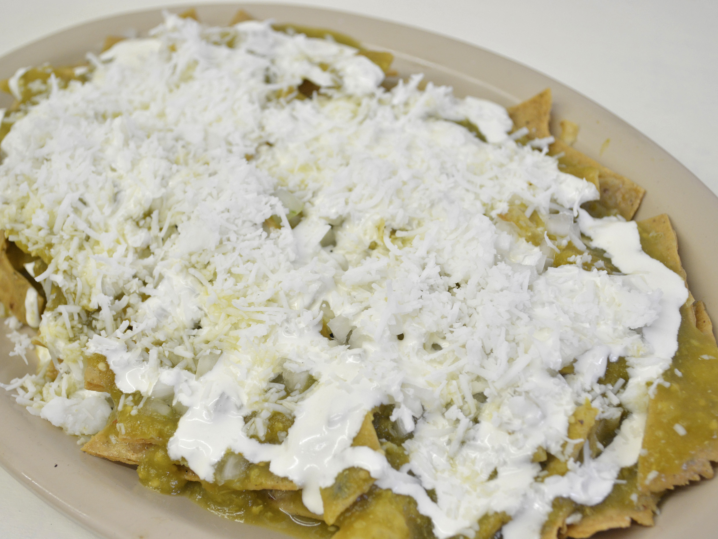 Chilaquiles con Pechuga Asada