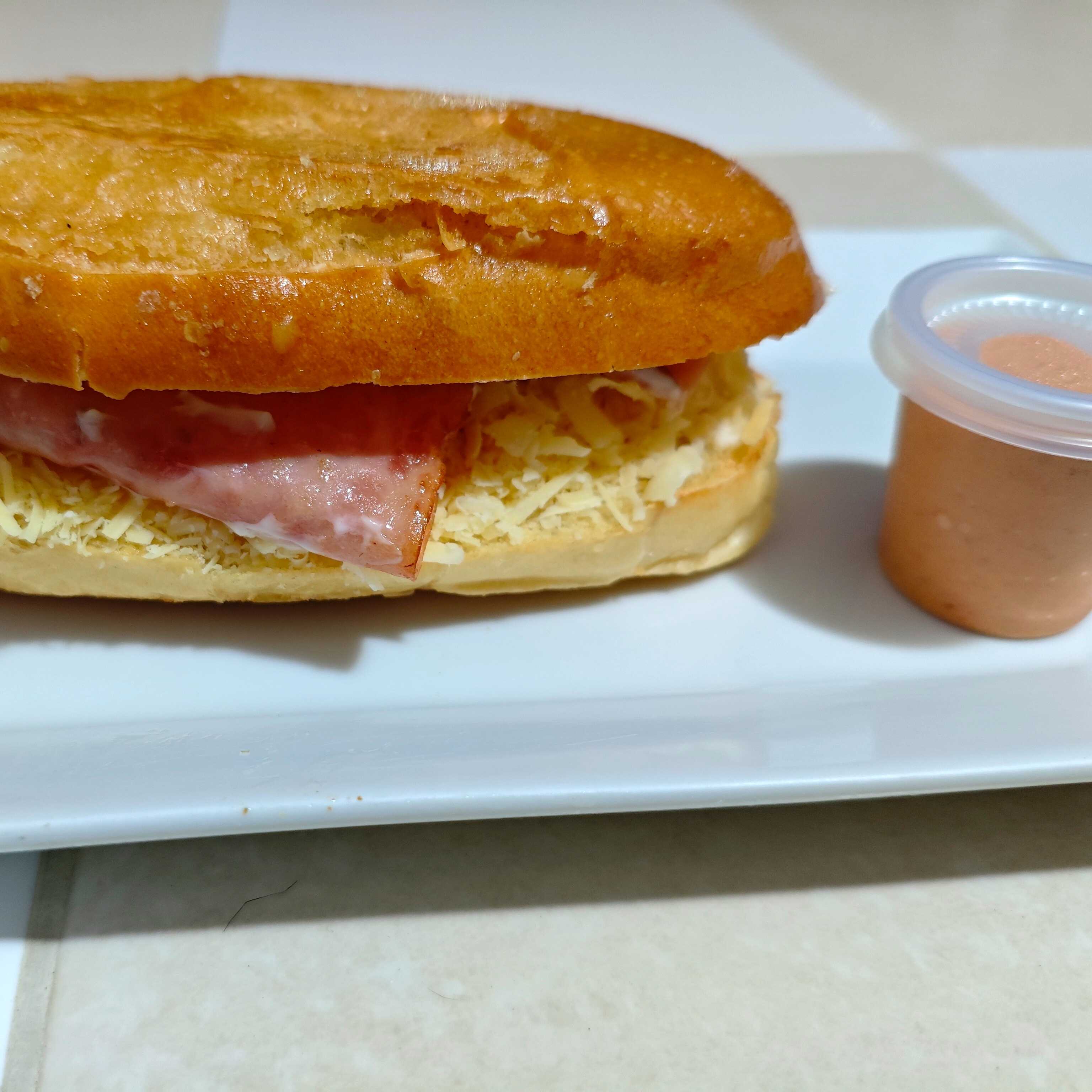 DORADITA DE JAMÓN Y QUESO DE BOLA