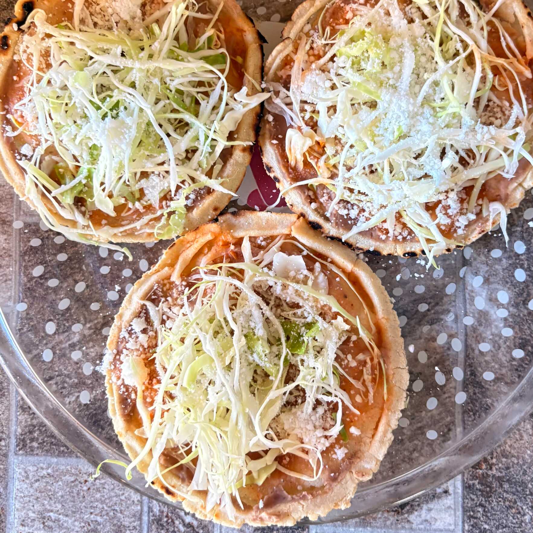 3 Sopes Grandes en Salsa Roja