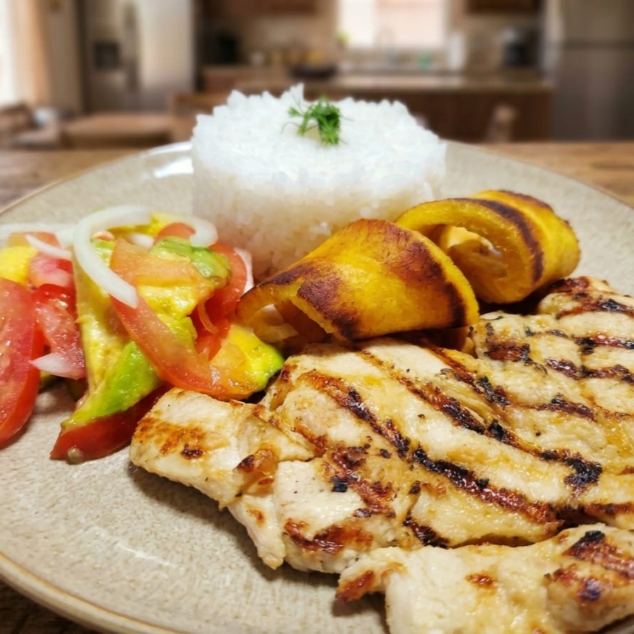 Almuerzo Grill + GRATIS Bebida y Postre
