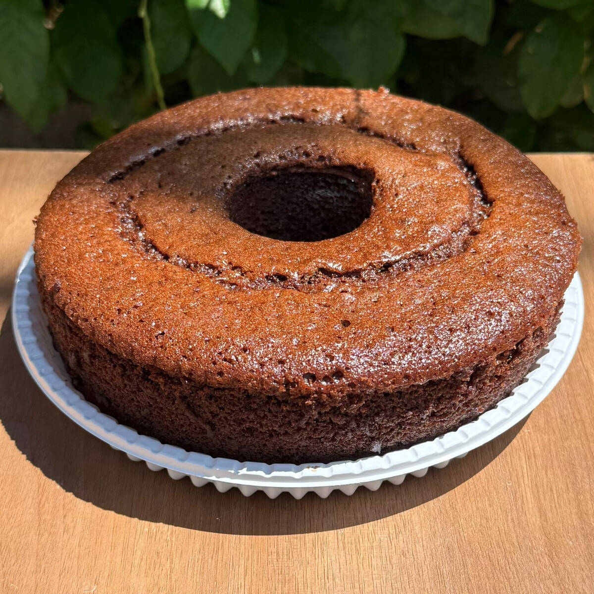 Bolo Caseiro de Chocolate Fofinho feito com Cacau da Barry Callebaut. Não usamos massa pronta, nem conservantes. Nossos bolos são assados diariamente e ainda chegam morno no local da entrega. Ótima opção para presente. Bolo Caseiro Bolo da Vovo Bolo para Café