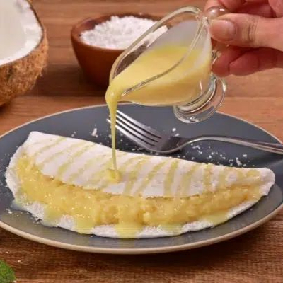 Tapioca com Leite Condensado e Coco, pertencente à nossa seleta categoria de Tapiocas, é uma irresistível combinação de sabores. Ela é meticulosamente preparada com um generoso recheio de leite condensado e coco.