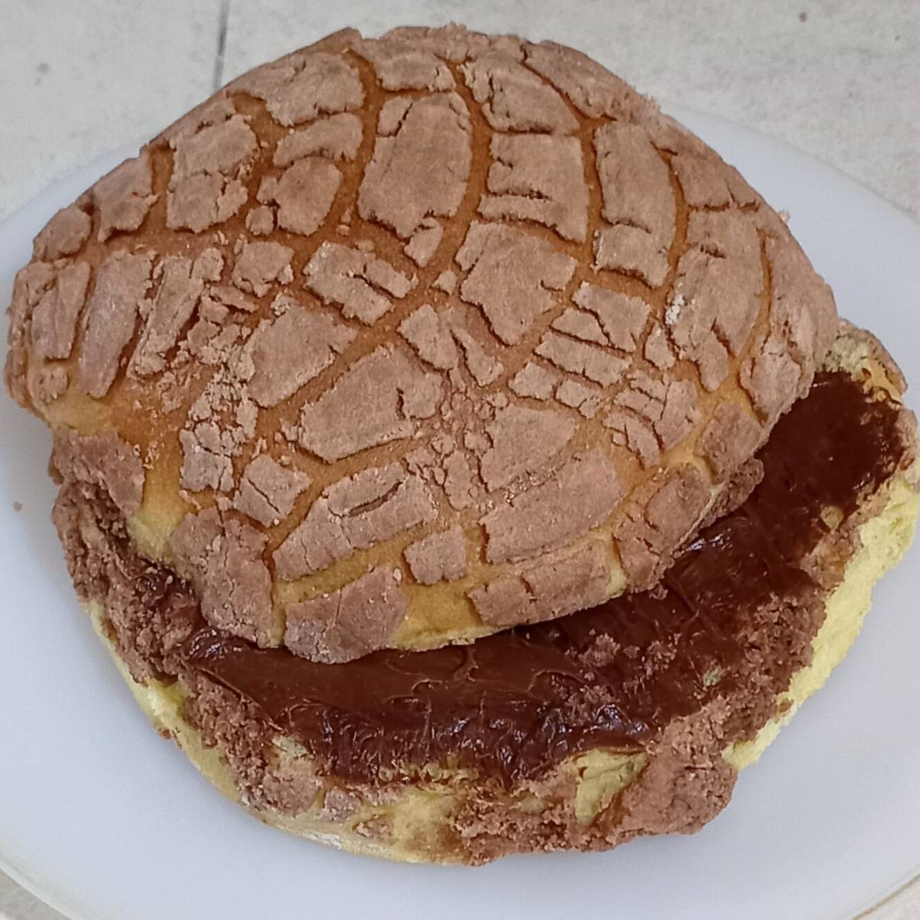 Concha Rellena de Chocolate