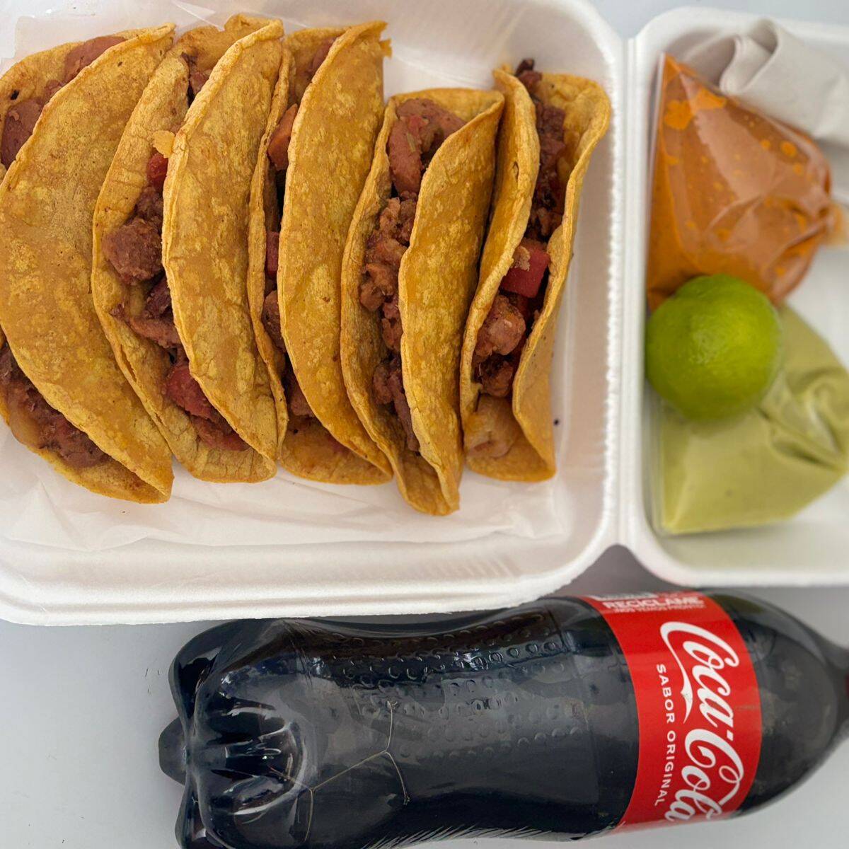 5 TACOS DE DISCADA Y COCA COLA 600 ML