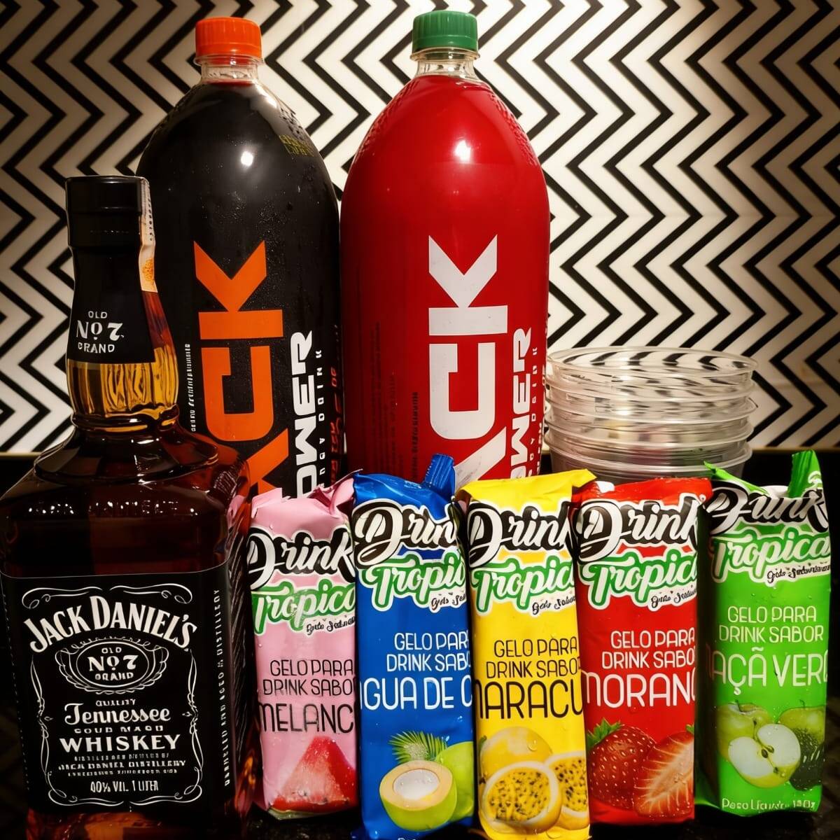 Combo Jack Daniel´s – Bem Gelado E Mais Vantagem! ️
Leve mais sem pagar mais!
1x Whisky Jack Daniel´s – 1 Litro 100% Original (bem gelado)
2x Garrafas de Energético – 2l cada (1 a mais que a concorrência!)
5x Gelos saborizados – 200ml cada (sabores variados, total: 1l)
5x Copos descartáveis grandes – 770ml cada
Você leva 1 energético a mais do que no combo do concorrente!
️ Tudo bem gelado e pronto para beber!
Ideal para festas, encontros ou presentear com estilo!