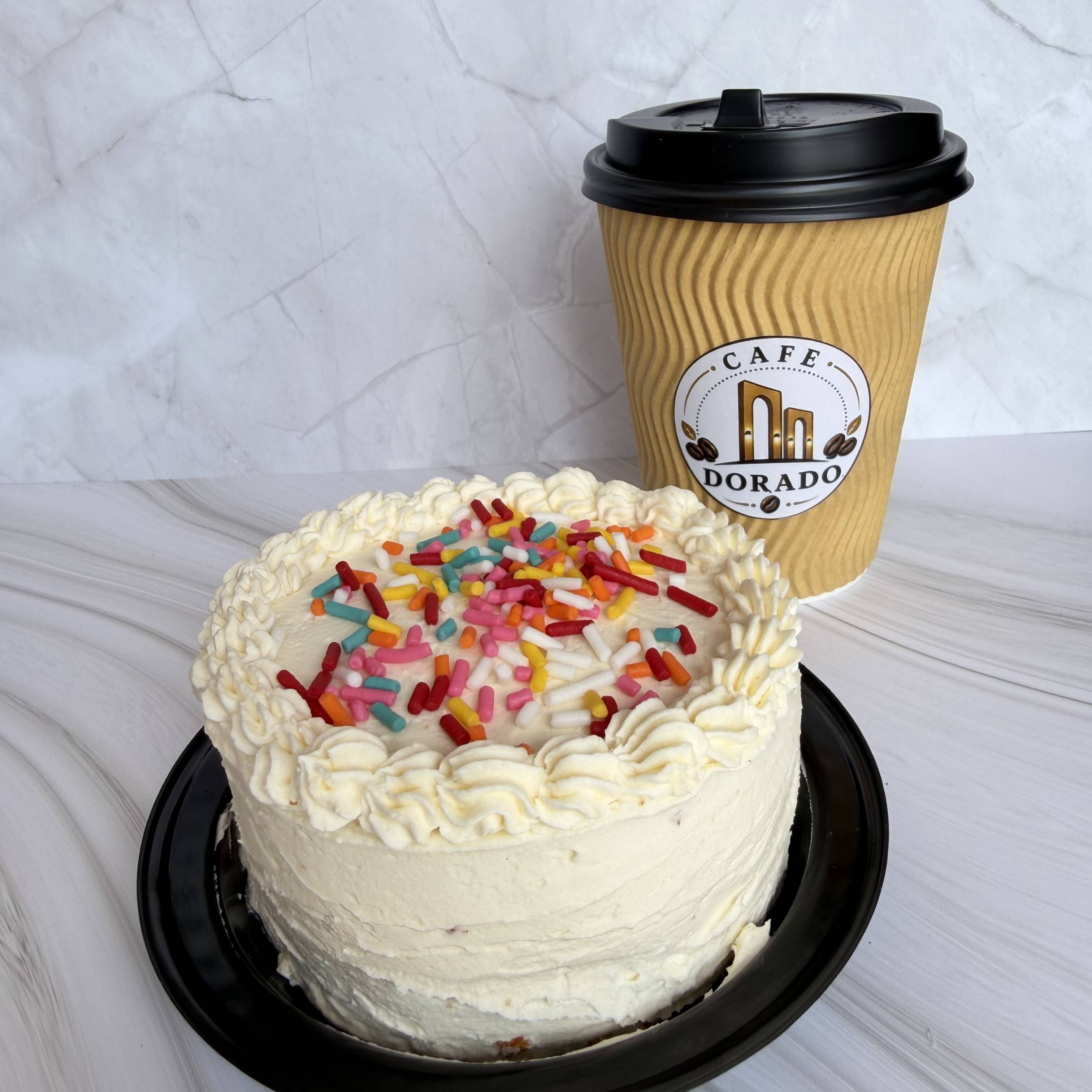 1 AMERICANO 12 Oz Y 1 PASTEL PERSONAL DE VAINILLA