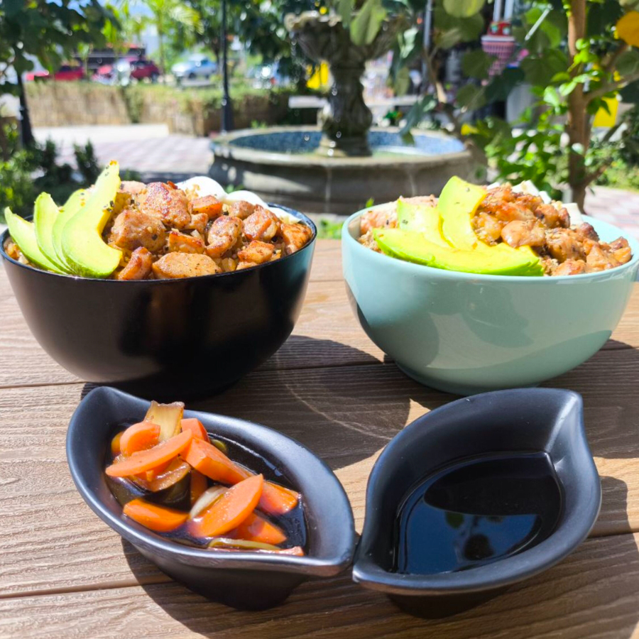 2 yakimeshi de pollo especial