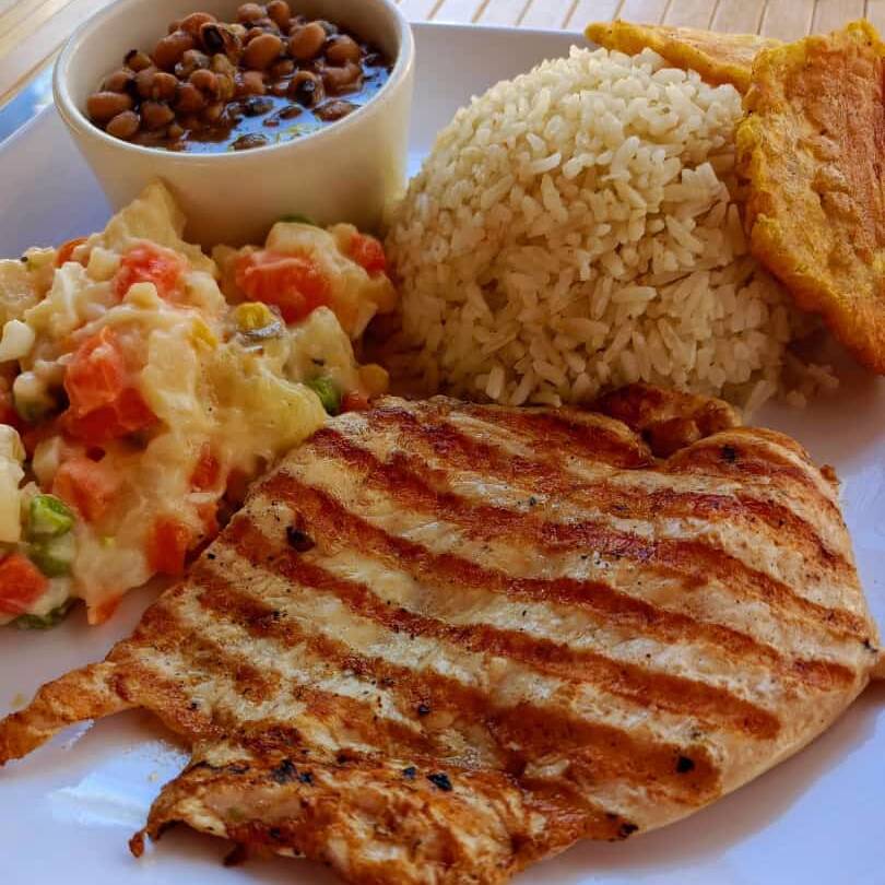 Pechuga Asada + Sopa + Arroz + Ensalada