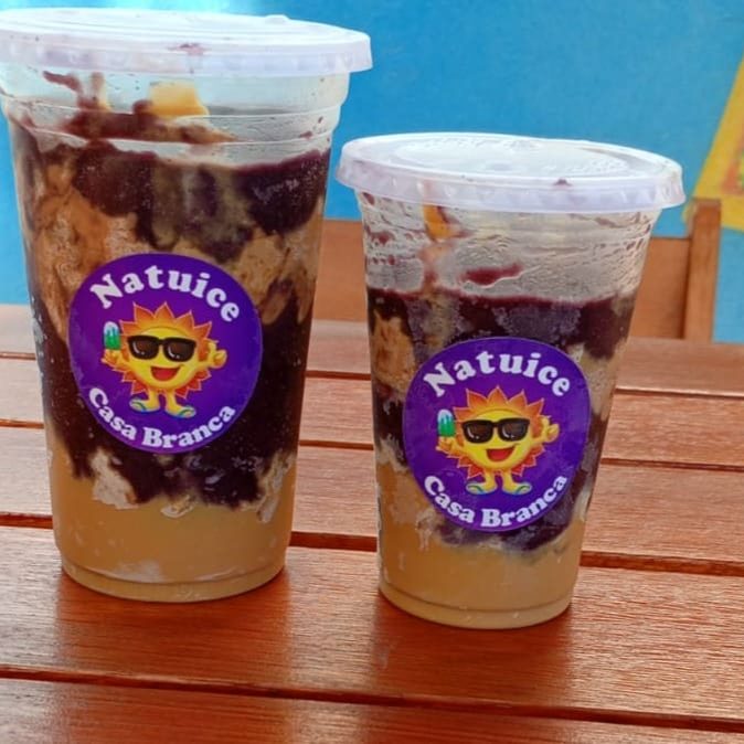 Açaí cremoso e refrescante, finalizado com deliciosa cobertura gourmet de Creme de paçoca e Leite Condensado. A combinação perfeita para quem ama sabor, cremosidade e um toque especial em cada colherada