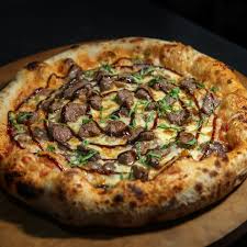 PIZZA SMALL HOMBRE EN LLAMAS