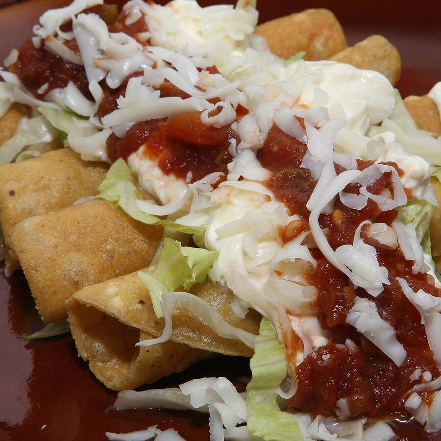 Enchiladas de Carne y Coca Cola 400ml
