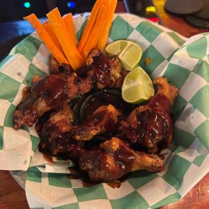 12 Wings (2 Sauces)