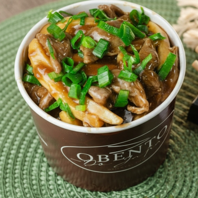 Batatas palitos fritas são salteadas junto com tiras de carne bovina envolvidas ao molho especial à base de shoyu e gengibre. Perfeito para quem procura por um sabor marcante.