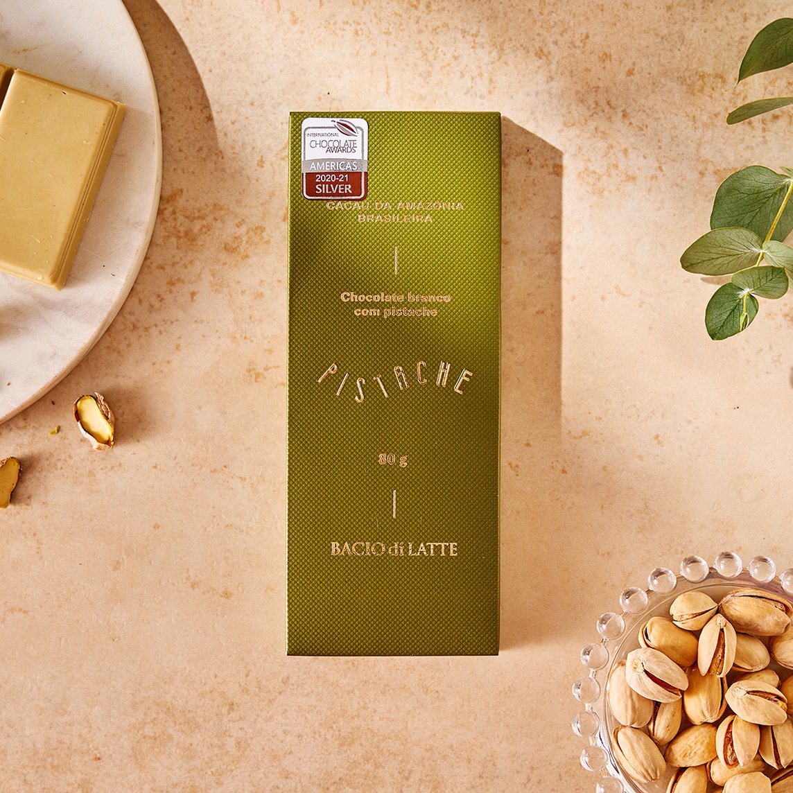 Chocolate branco e pistache. Macio e surpreendente. Tablete 80g