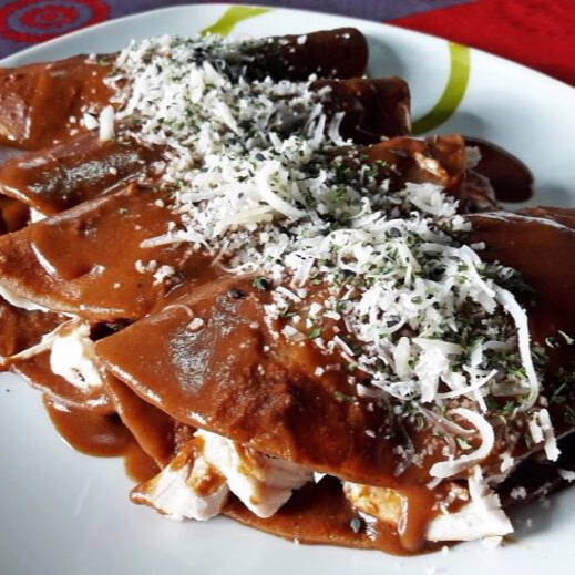 Chile Relleno y Enmoladas