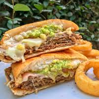 Torta Pastor con Bistec Y Queso