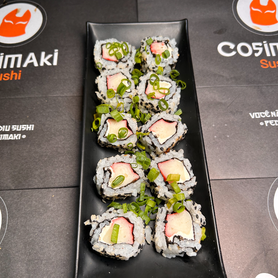 10 Uramaki recheado com kani e cream cheese, finalizado com cebolinha!