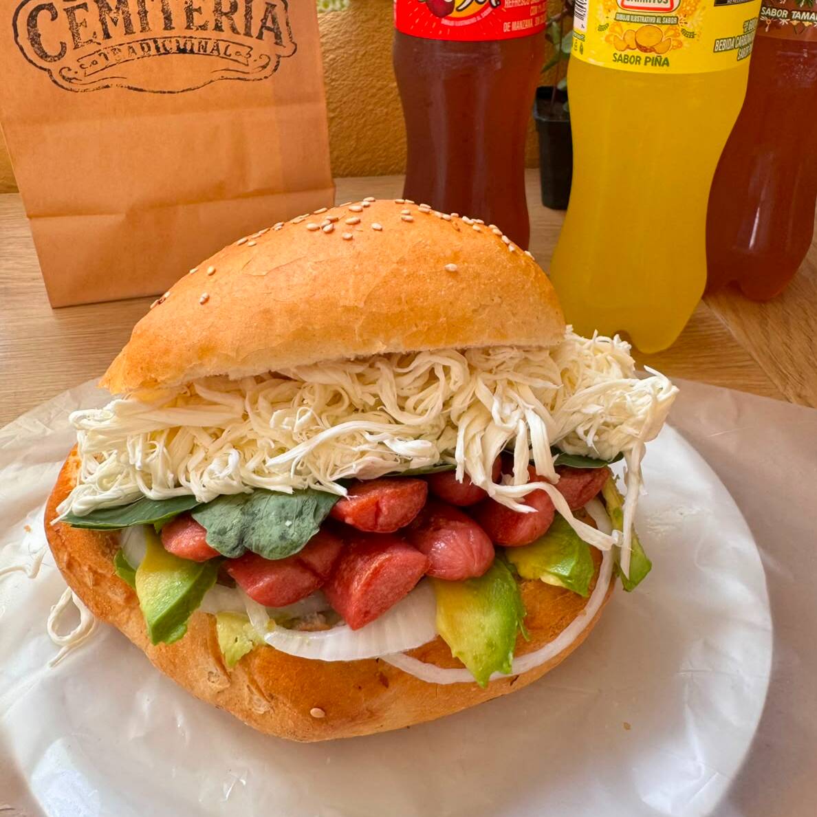 Cemita de Salchicha