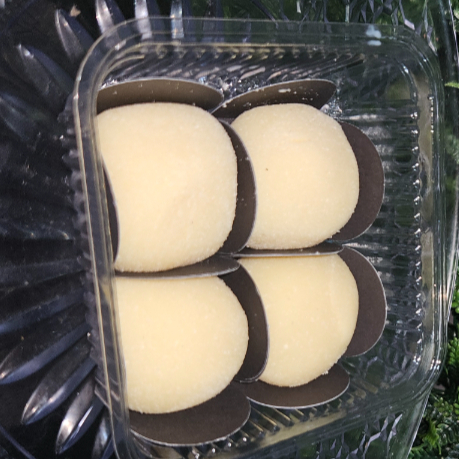 Caixa com 4 brigadeiros de ninho de aproximadamente 25 gramas l.