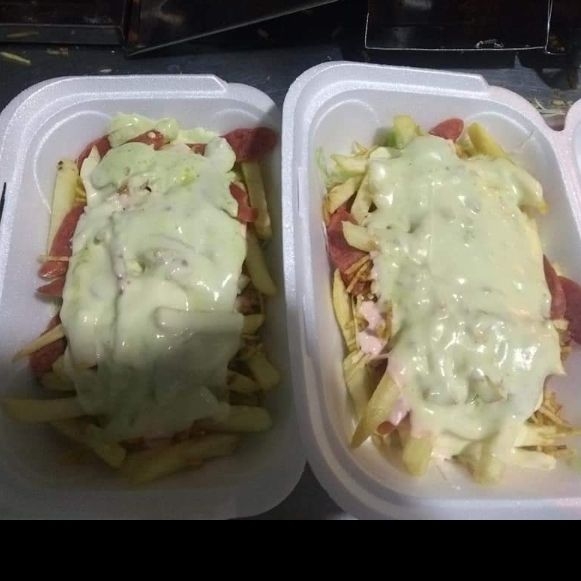 2x1 salchipapa gratinada+perro gemelo