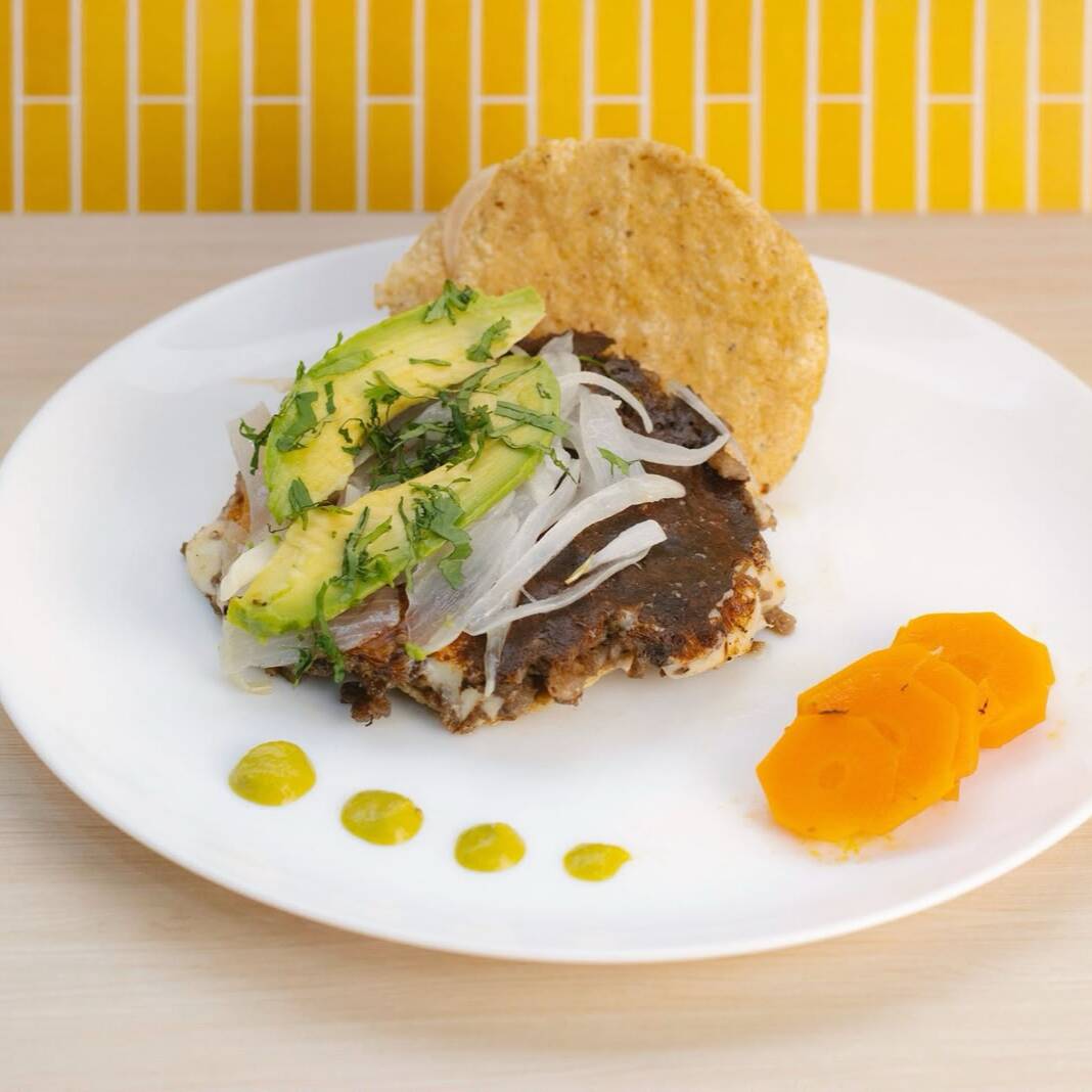 Volcán de Bistec Picado con Costra de Queso