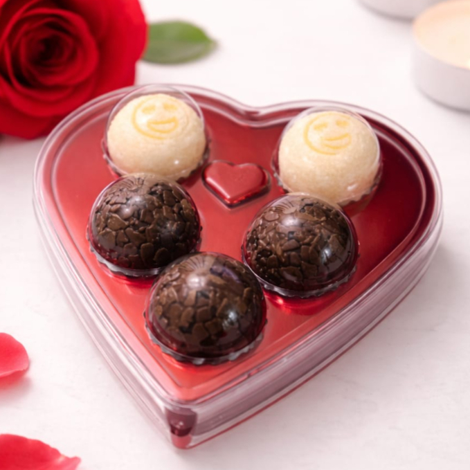 Caixinha coração Brigadeiro gourmet chocolate 50% e Ninho gourmet , para presente ---- #loucosporbrigadeiro #ninhocombrigadeiro #docinhosgourmet #sobremesaperfeita #amobrigadeiro #explosaodesabor #feitocomamor