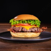 Pão, hambúrguer, bacon, alface, maionese, queijo prato, tomate cozido