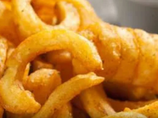 PAPAS CURLY INDIVIDUALES CON QUESO