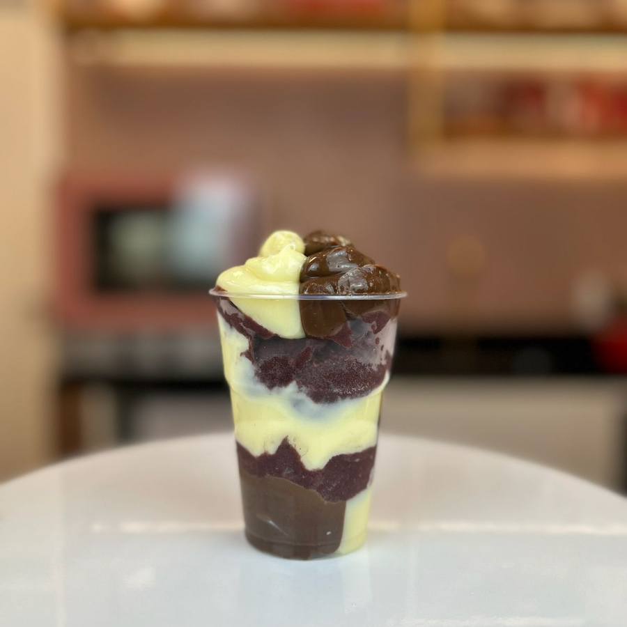 copo de 200ml, delicioso açai cremoso com camadas de brigadeiro branco e brigadeiro ao leite( não fazemos alterações).