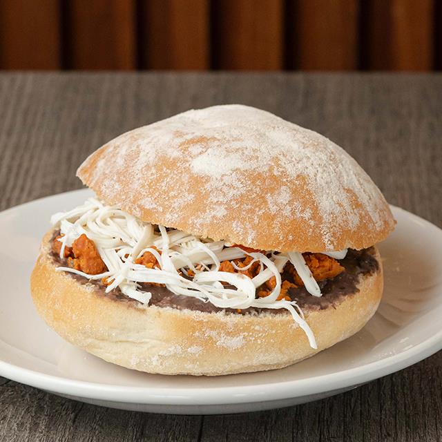 PAMBAZO LONGANIZA CON QUESO