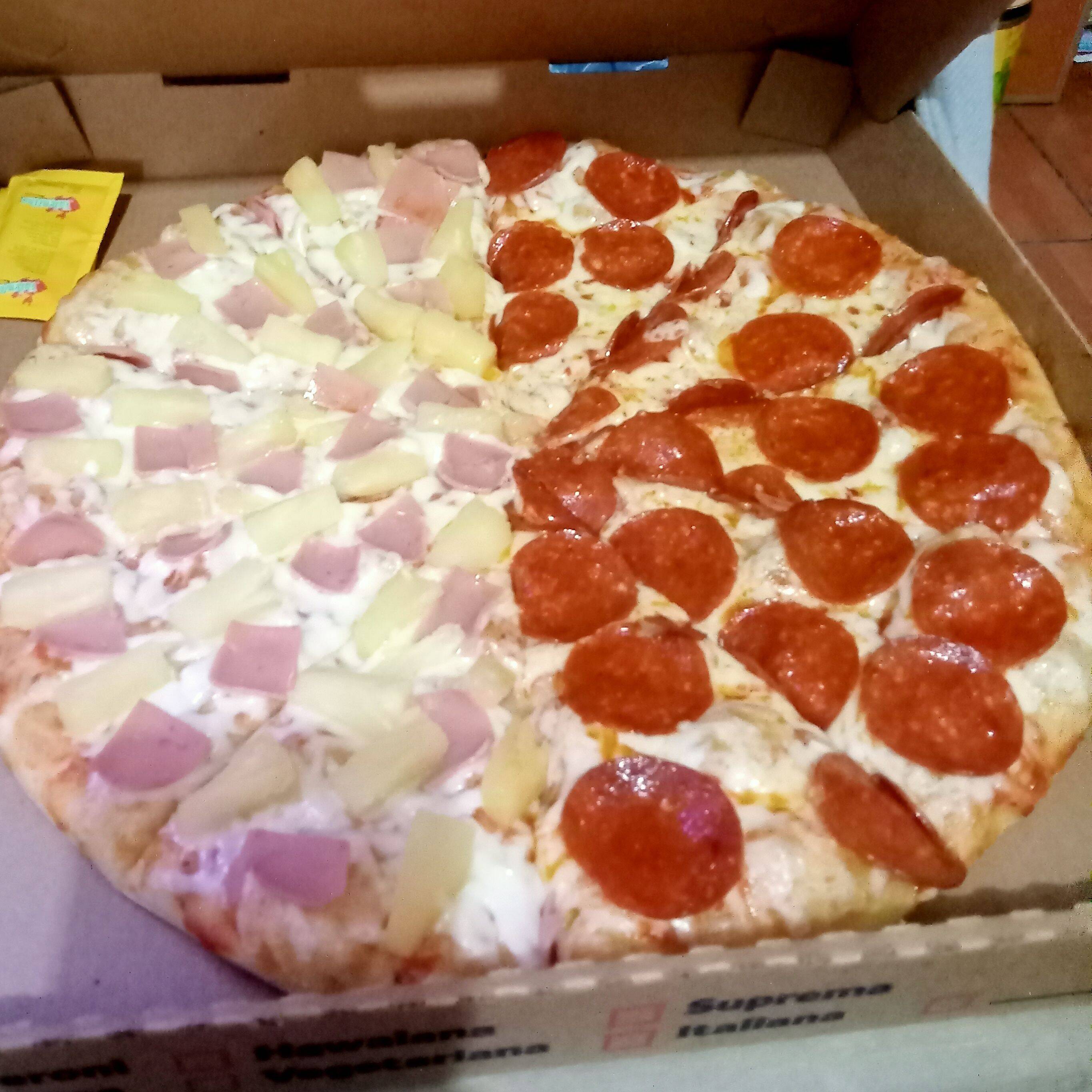 Pizza pepperoni/hawaiiiana mediana